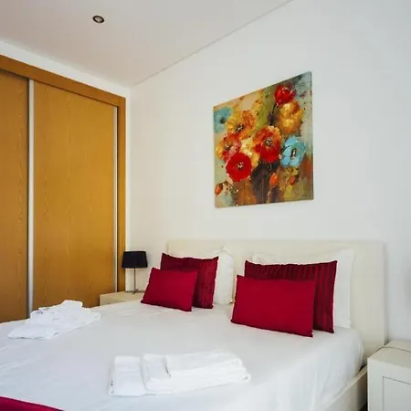 Modern * 2 Bedrooms * Pool São Martinho do Porto