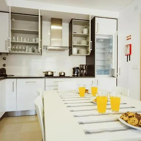 Modern * 2 Bedrooms * Pool Apartment