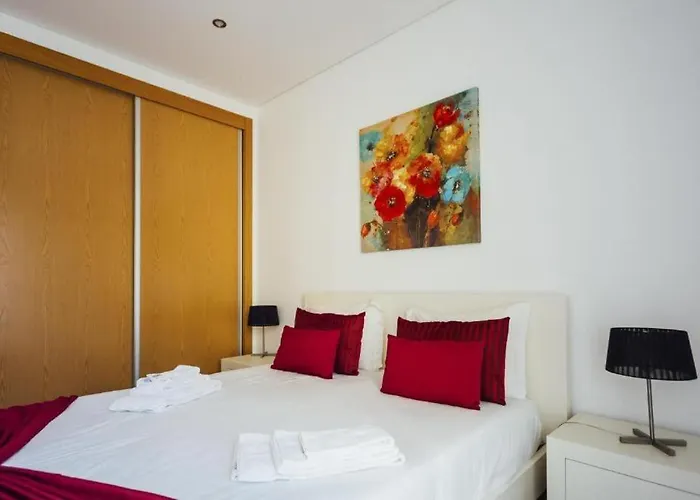 Modern * 2 Bedrooms * Pool Sao Martinho do Porto